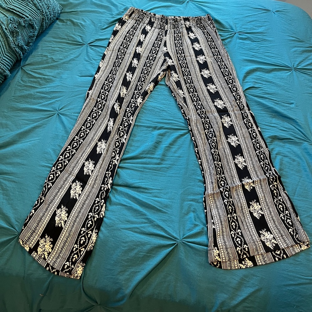 Forever 21 black and white palazzo pants - MED